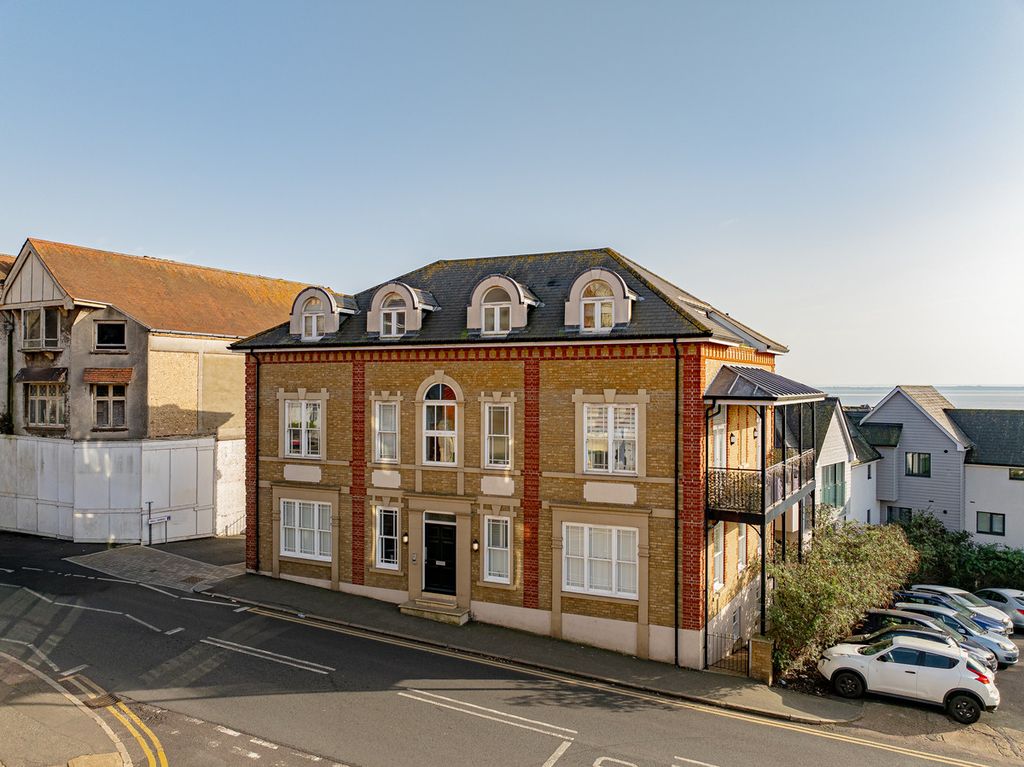 Property photo 2 of 36