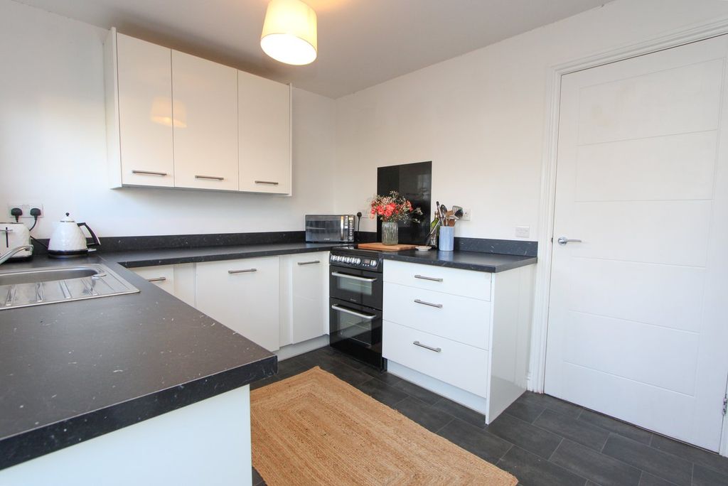 Property photo 3 of 25