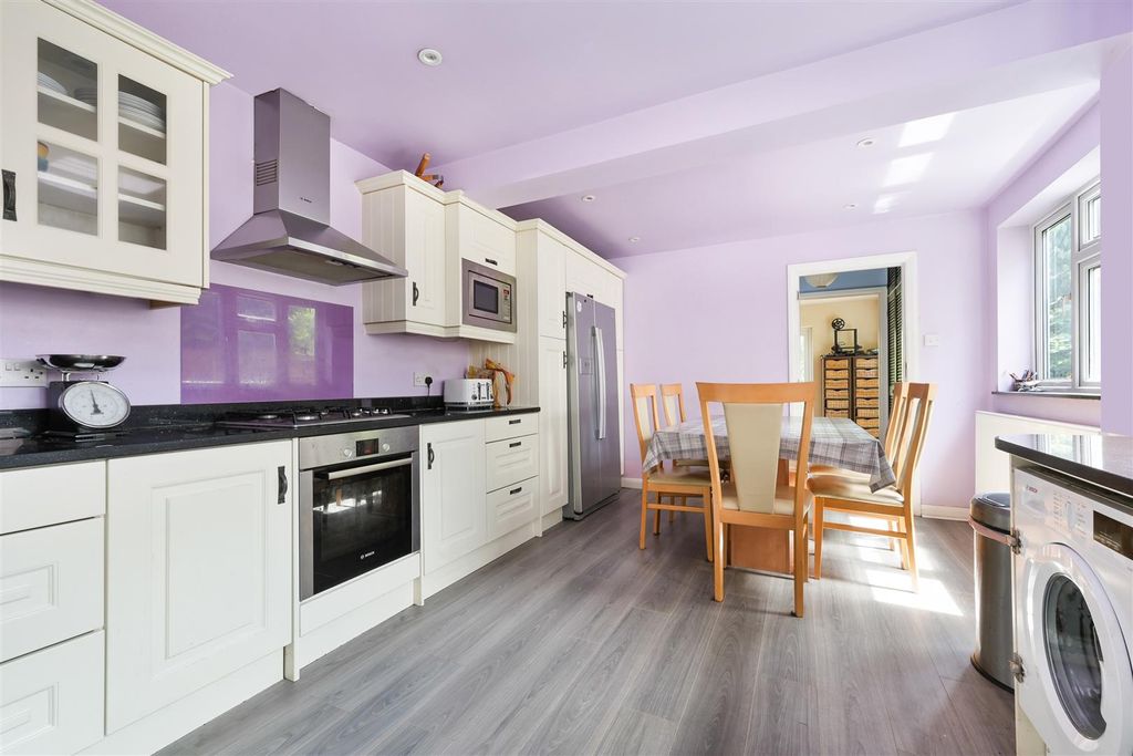 Property photo 1 of 28 Nutfield Road (2).Jpg