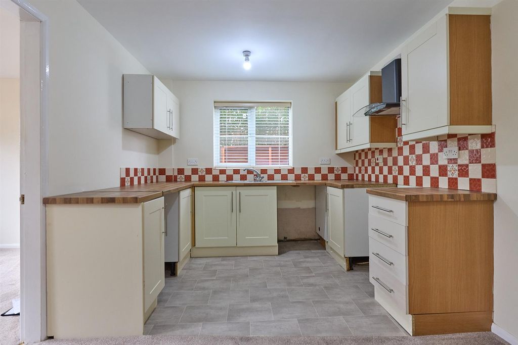 Property photo 2 of 11 Kitchen Diner