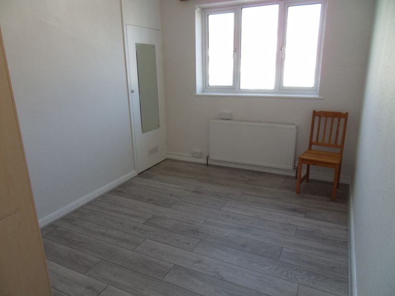 Property photo 3 of 9 Photo 8