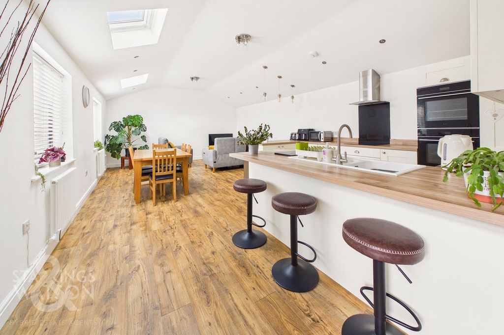 Property photo 1 of 23