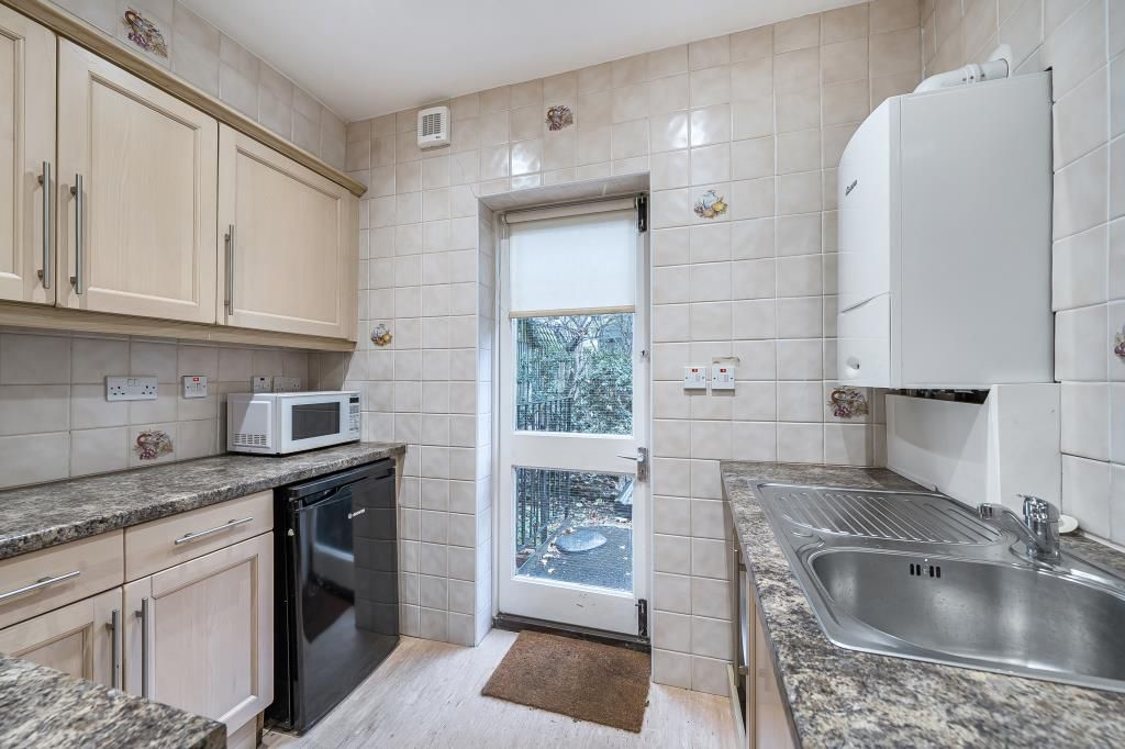 Property photo 2 of 11 Kitchen