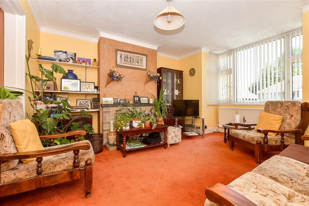 Property photo 3 of 16 Lounge