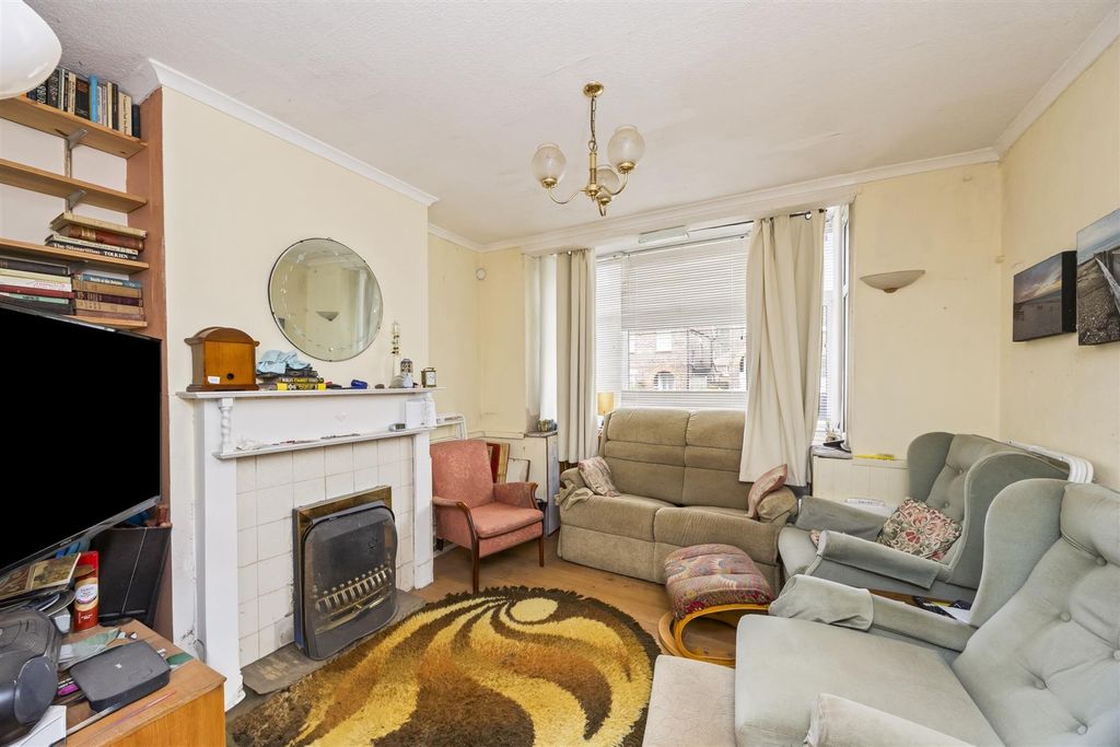 Property photo 3 of 17 Dellney Avenue, 23-009.Jpg