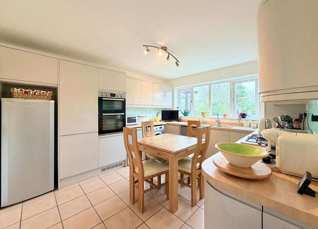 Property photo 2 of 23