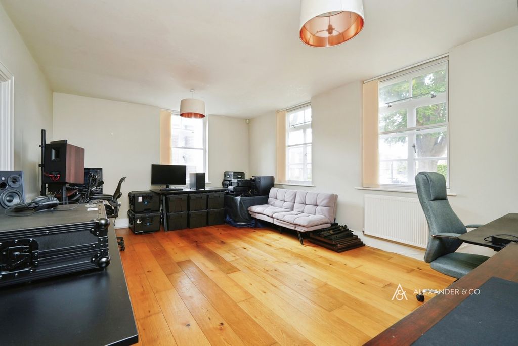 Property photo 2 of 14 Pbox-Img.Jpg