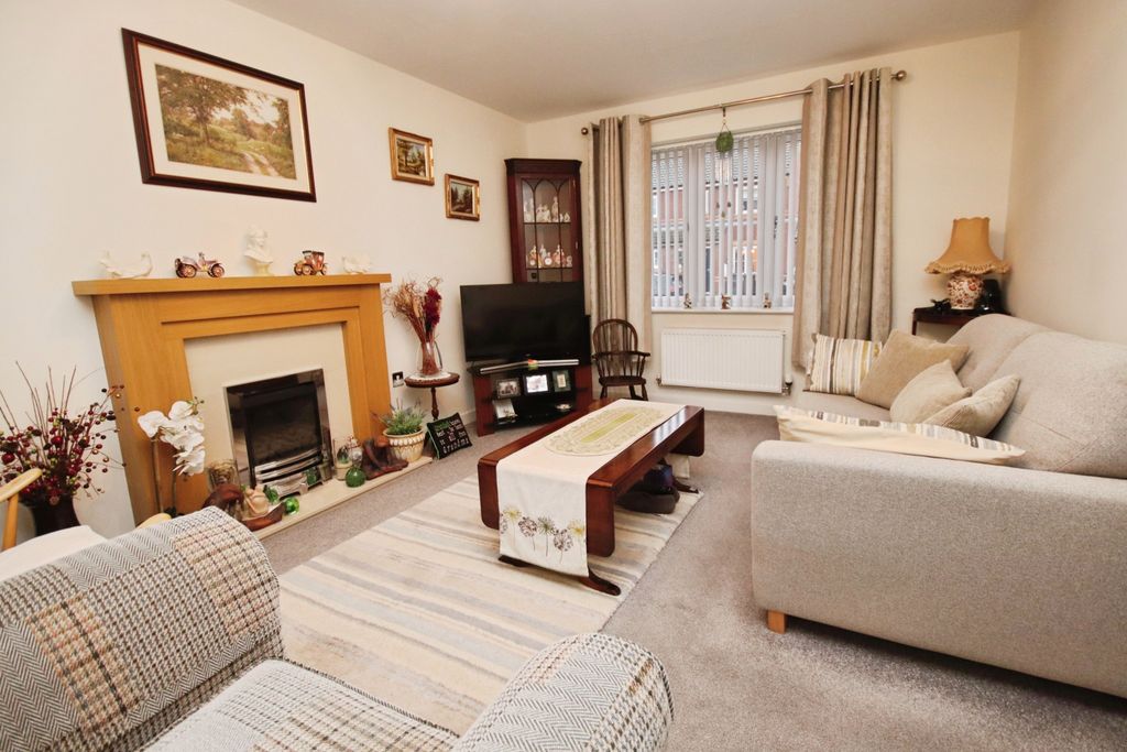 Property photo 2 of 28