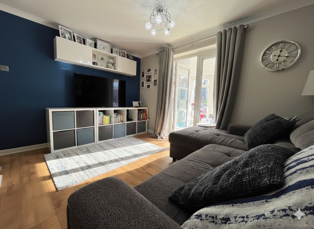 Property photo 2 of 15 4957702