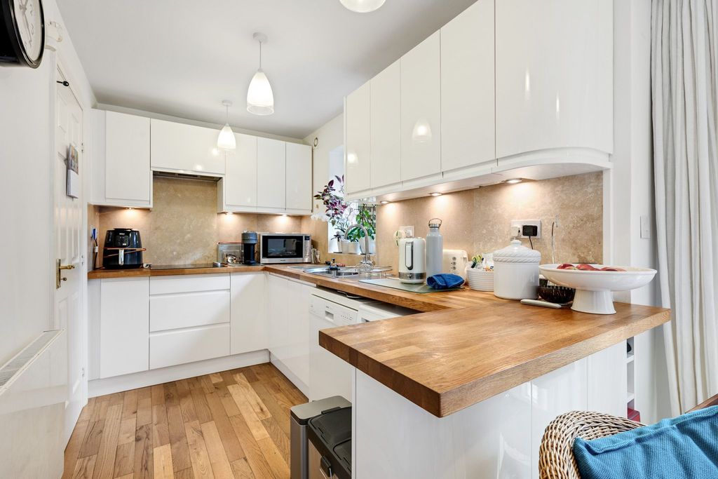 Property photo 2 of 24