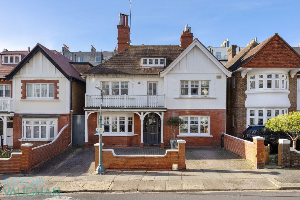 Property photo 1 of 42