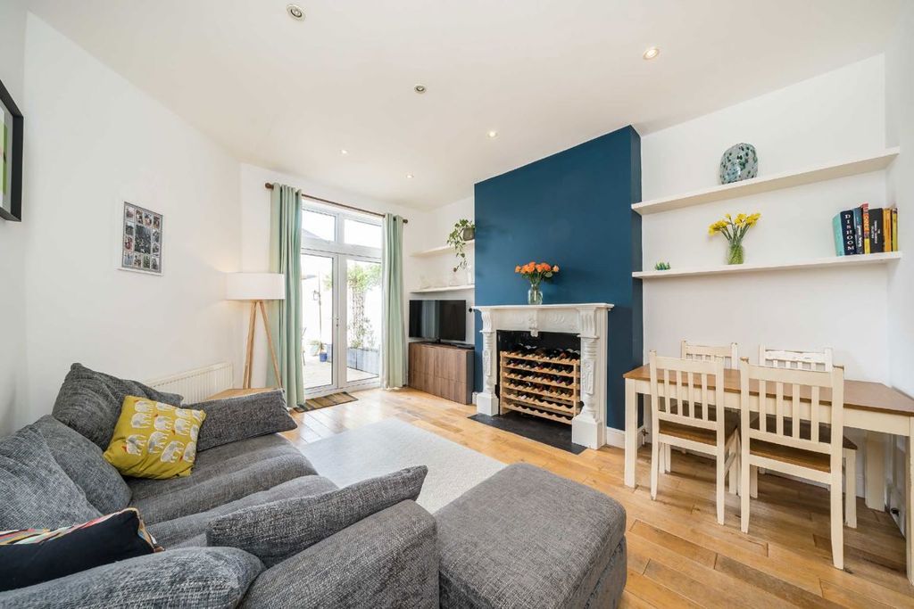 Property photo 2 of 8