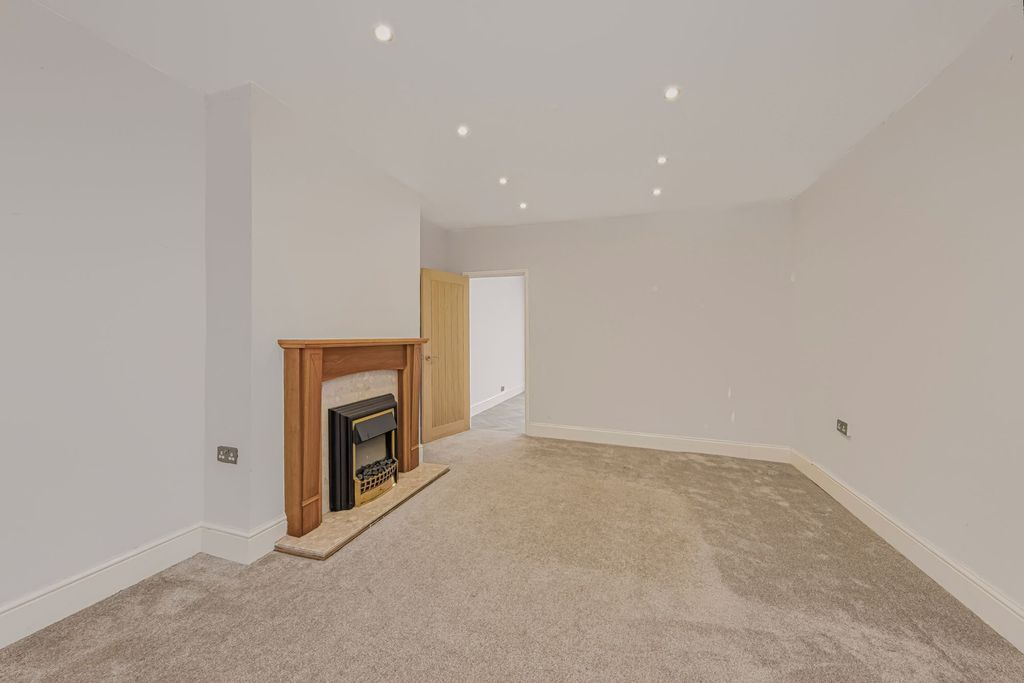Property photo 3 of 24