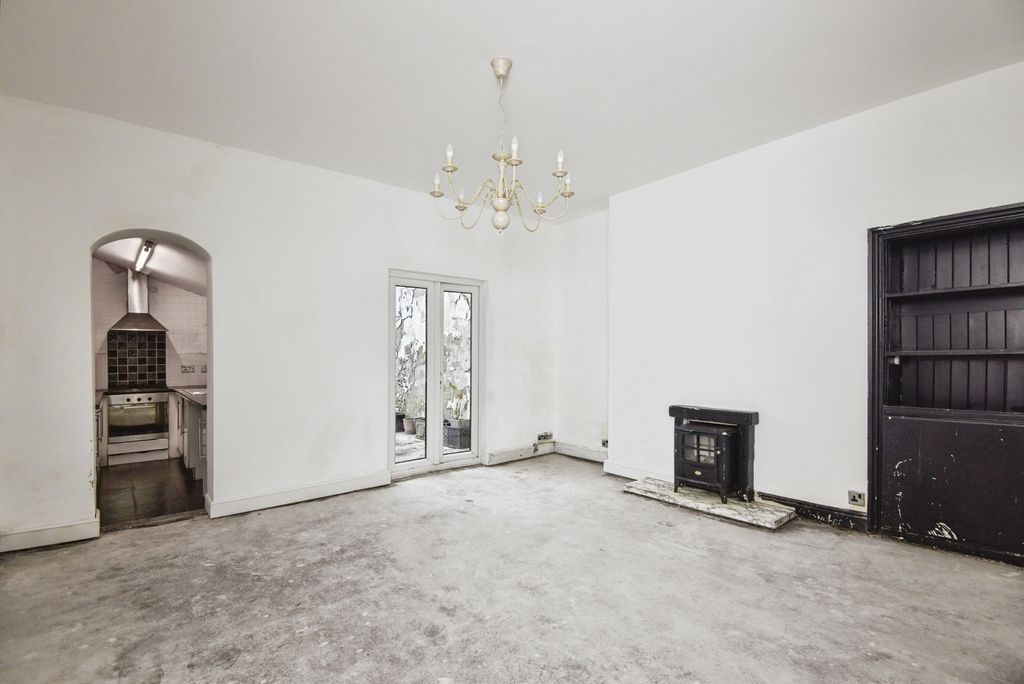 Property photo 3 of 19 Pbox-Img.Jpg