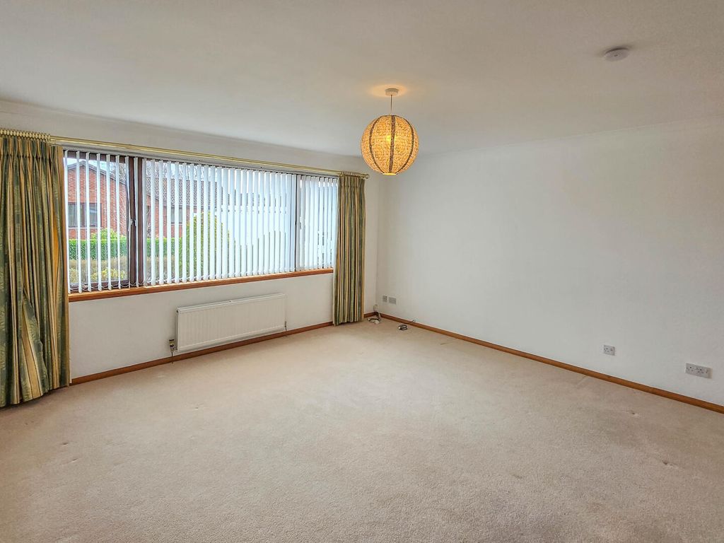 Property photo 3 of 21 Living Room