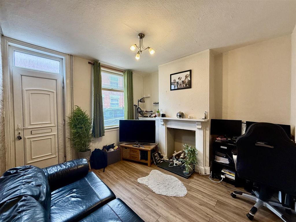Property photo 3 of 9 3