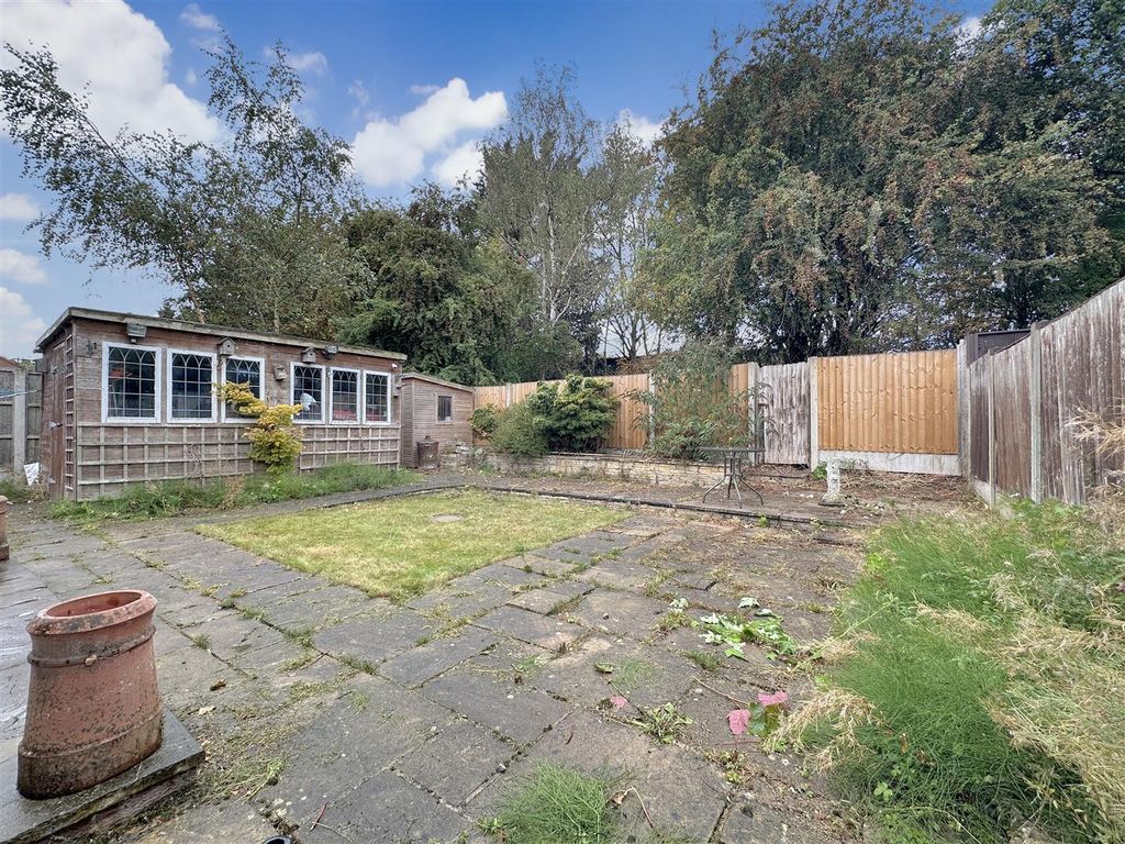 Property photo 3 of 17 Well-Appointed Private Garden 436