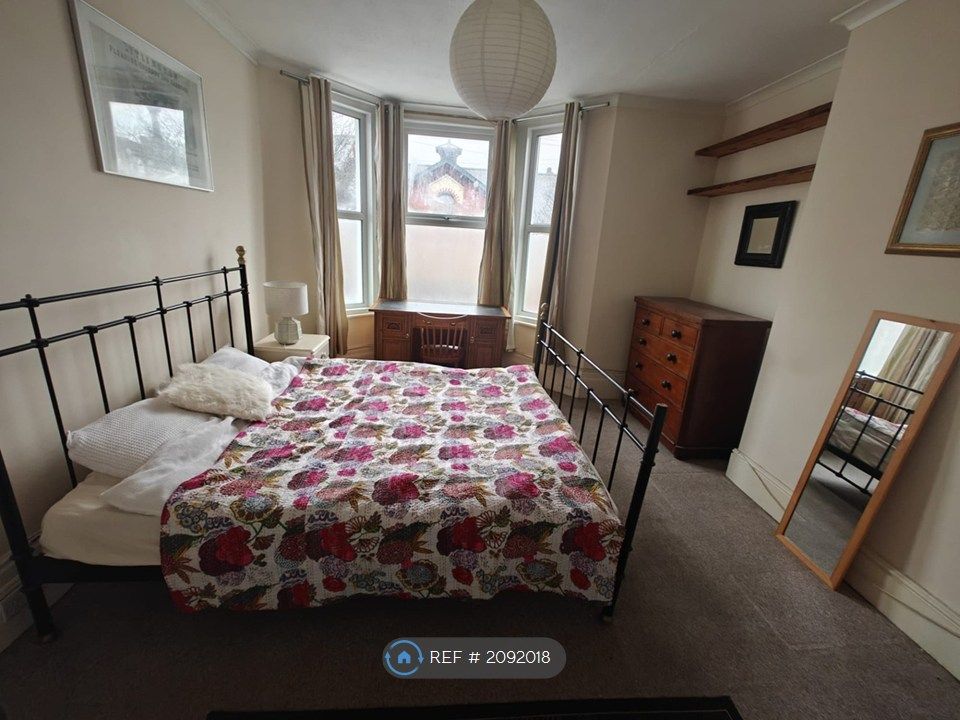 Property photo 1 of 11 Room 2 - £610 Per Month