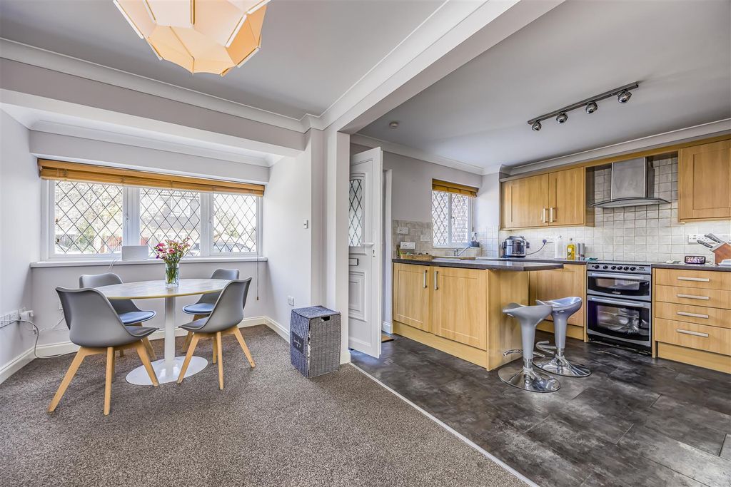Property photo 1 of 20 17 Kingfishers, Fareham-Porticomarketing-Soldby-19