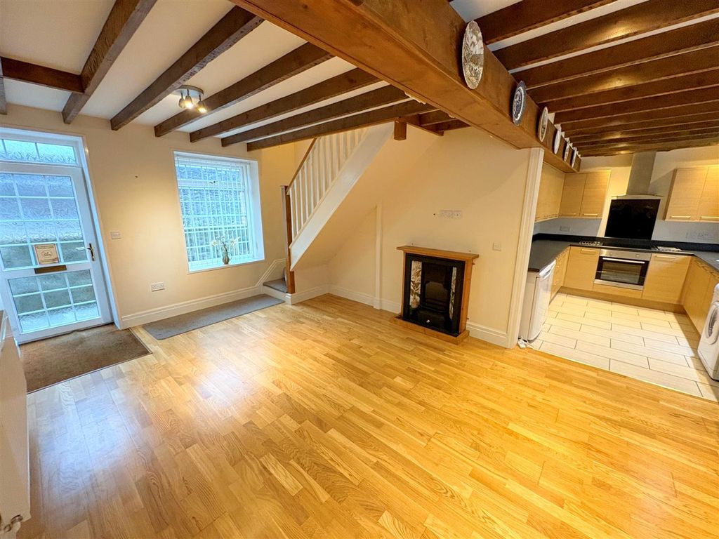 Property photo 3 of 20 Lounge B.Jpg