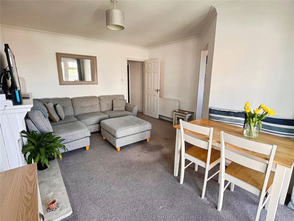 Property photo 3 of 11 Living