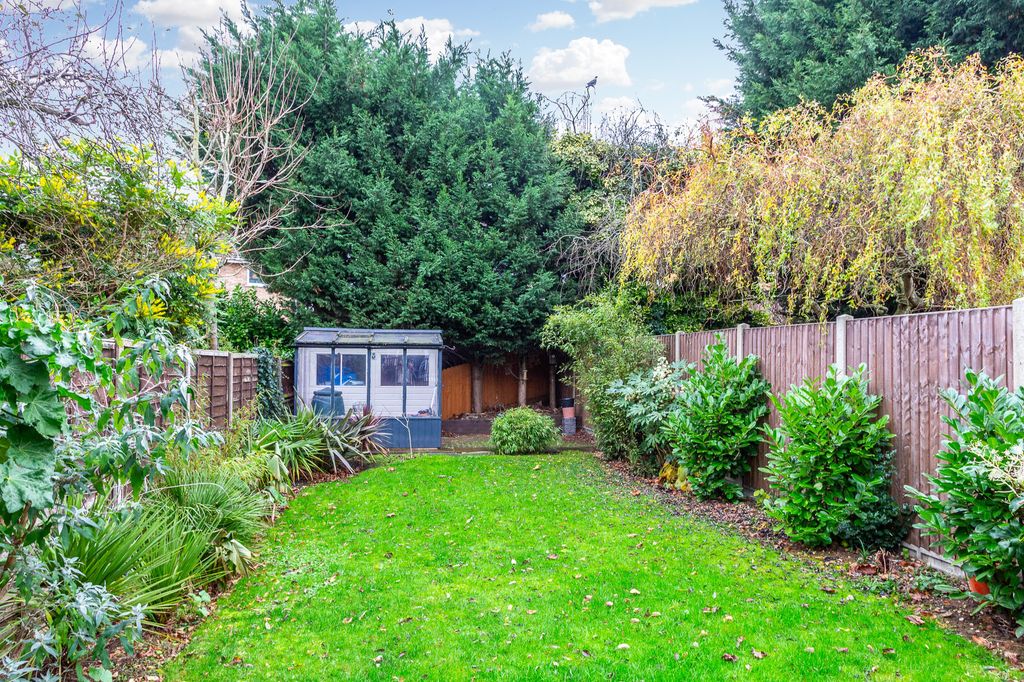 Property photo 3 of 16 Rea Garden