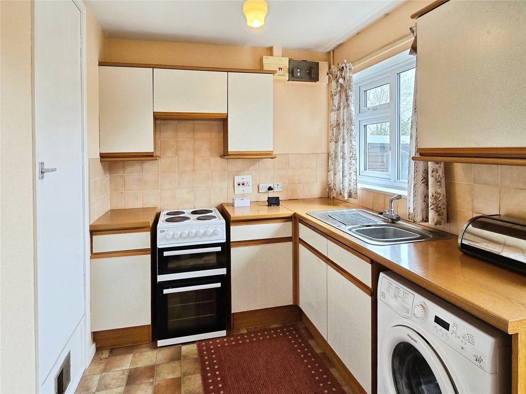 Property photo 3 of 7 Kitchen