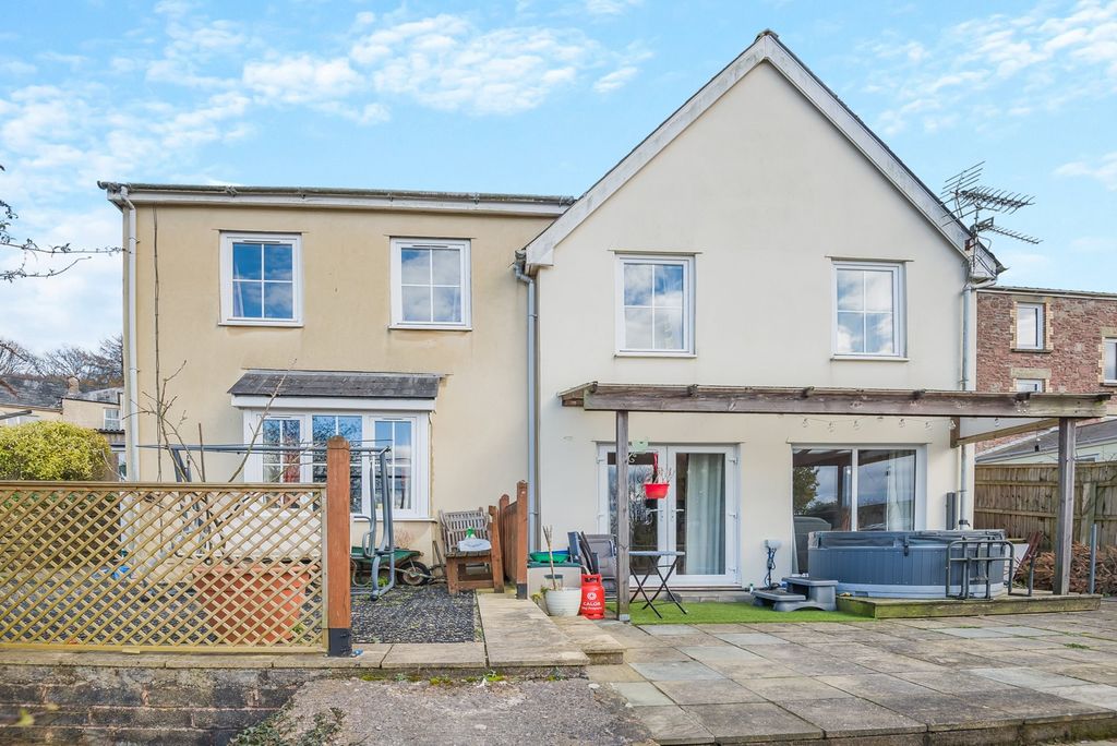 Property photo 2 of 35