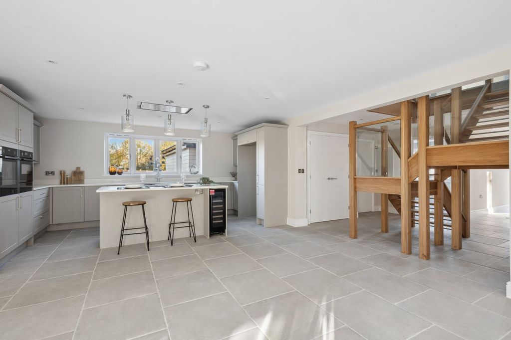 Property photo 3 of 27 Picture No. 15