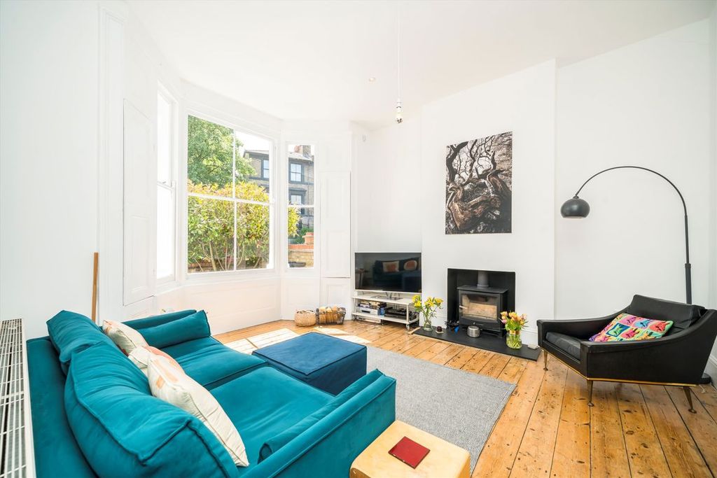 Property photo 2 of 17