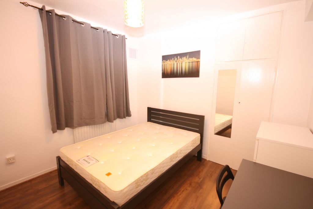 Property photo 1 of 8 Hadfield House, Ellen Street, London E1 1Pb