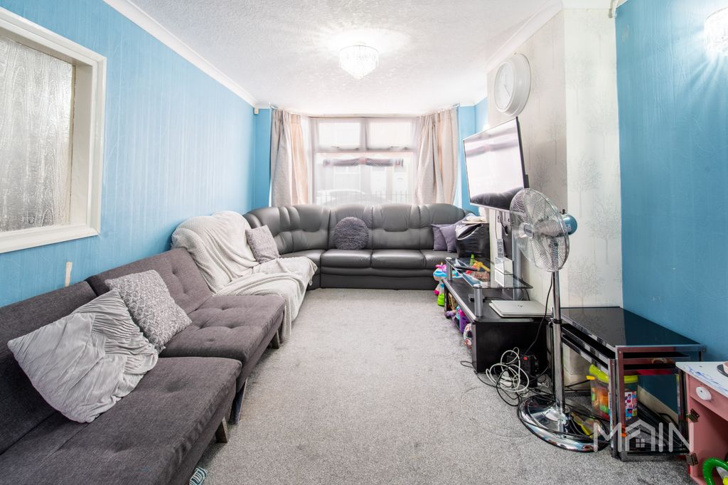 Property photo 3 of 18
