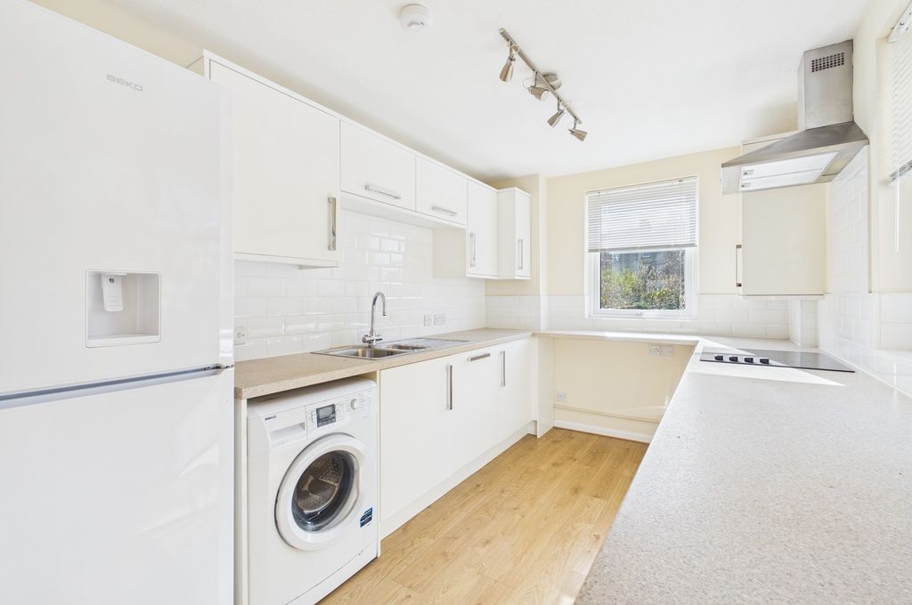 Property photo 3 of 9 Cam03259G0-Pr0251-Still008