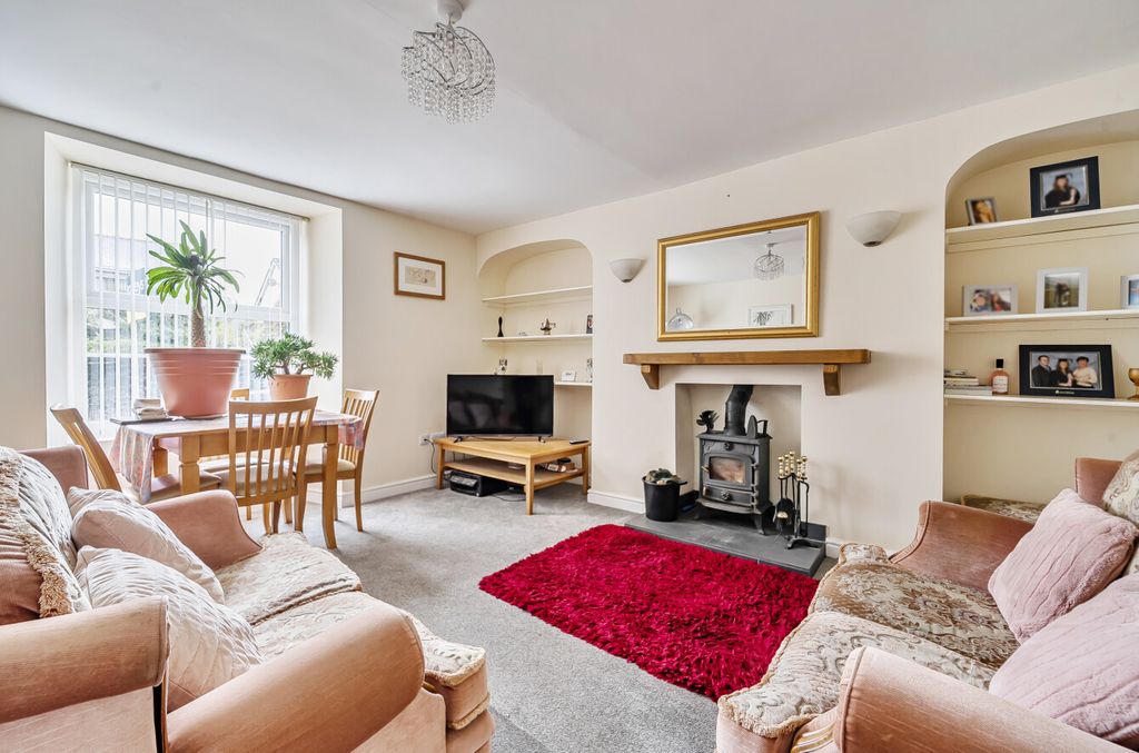 Property photo 2 of 17 1344677-17-68B818...