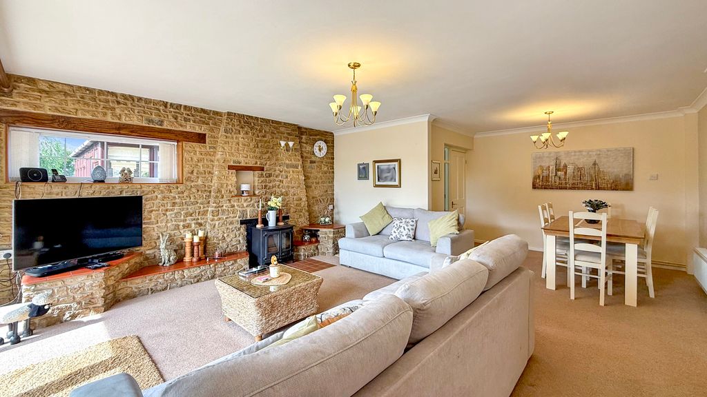 Property photo 3 of 28 Lounge/Dining Room