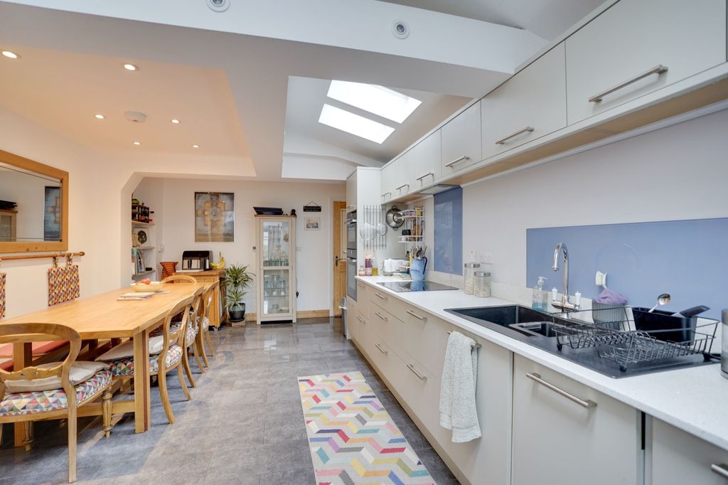 Property photo 2 of 21