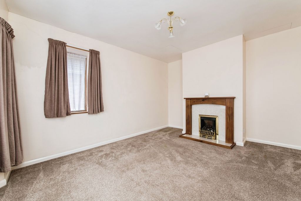Property photo 2 of 18 Living Room