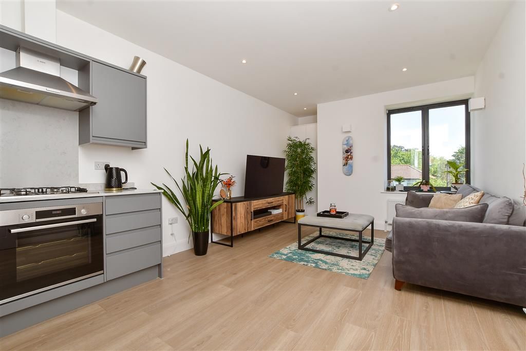 Property photo 1 of 10 Lounge / Kitchen