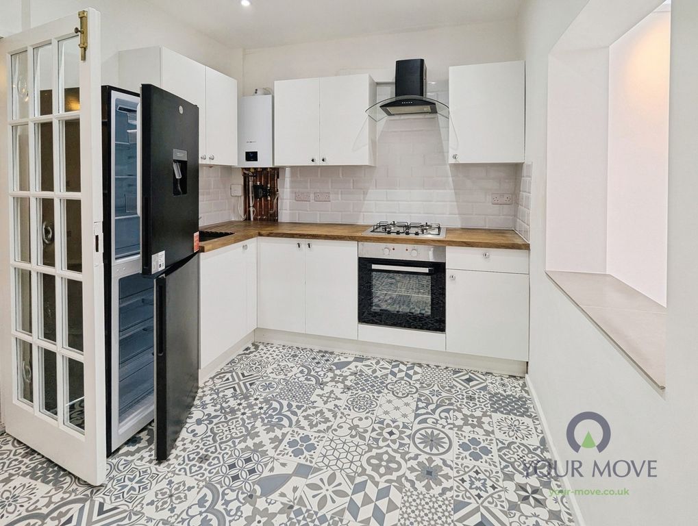 Property photo 3 of 9 Kitchen