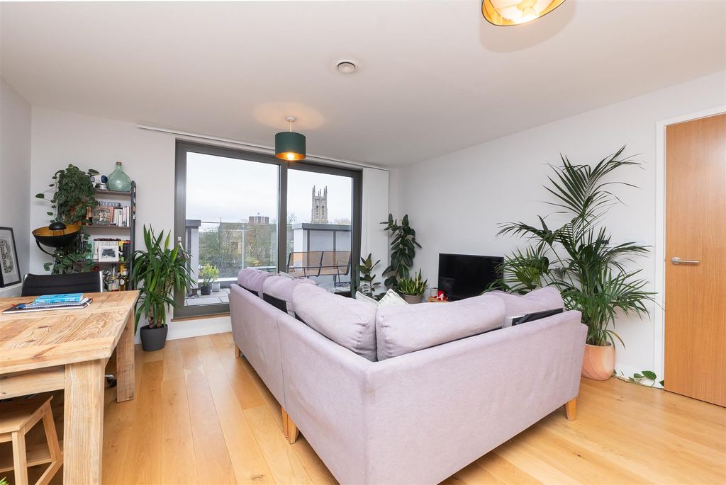 Property photo 3 of 13 112-Hope-Quay-Bs1-13.Jpg