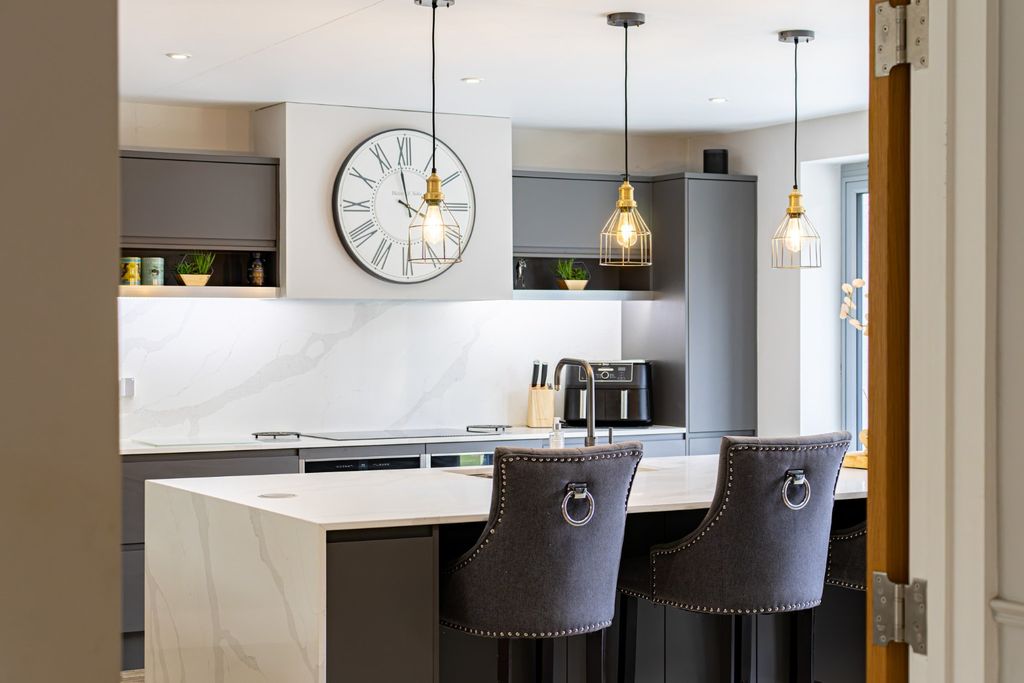 Property photo 3 of 47 4497063