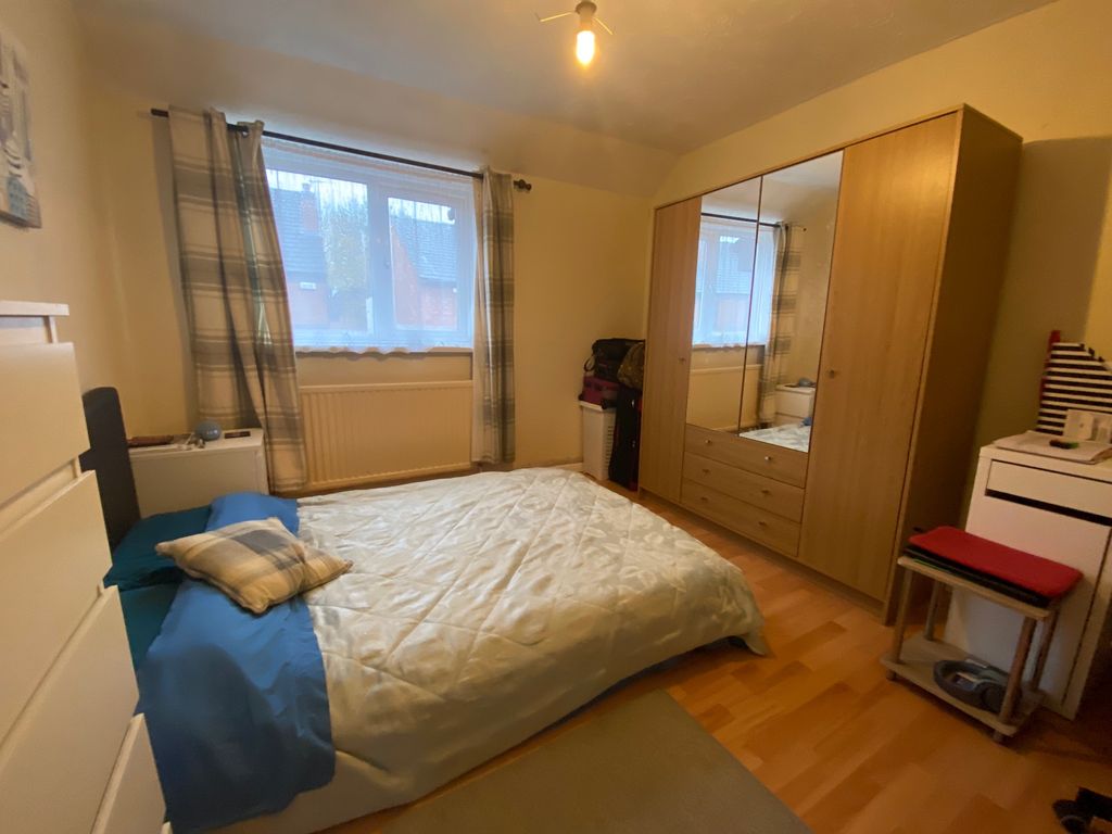 Property photo 2 of 5 Bedroom