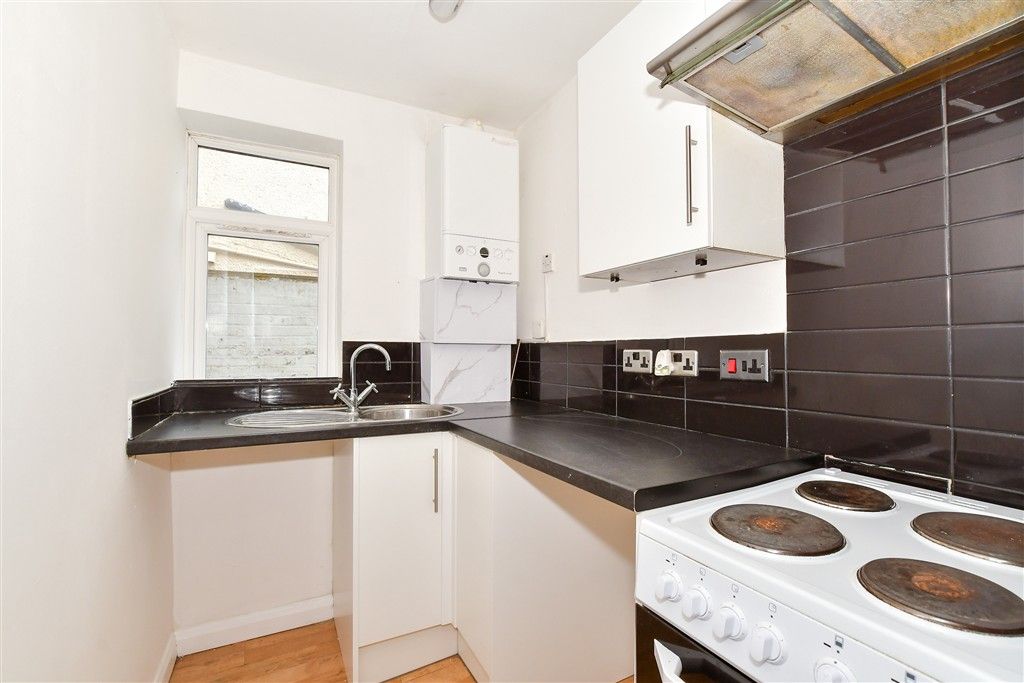 Property photo 3 of 8 Kitchen