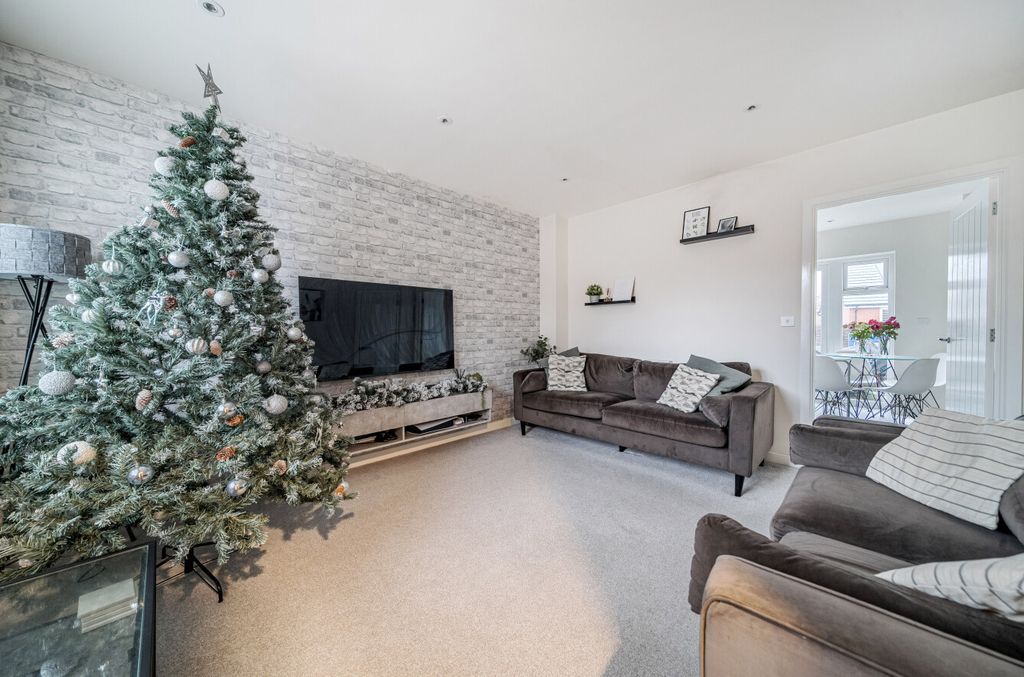 Property photo 3 of 16 1388180-1-6937Ed4...