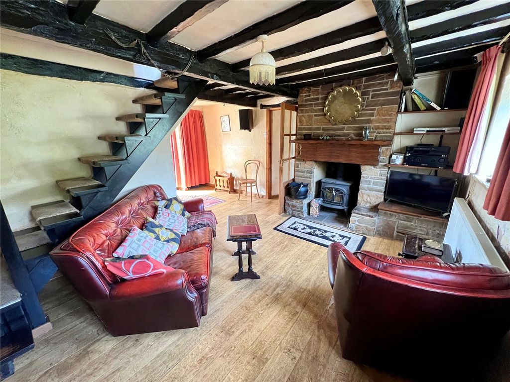 Property photo 3 of 13 Lounge