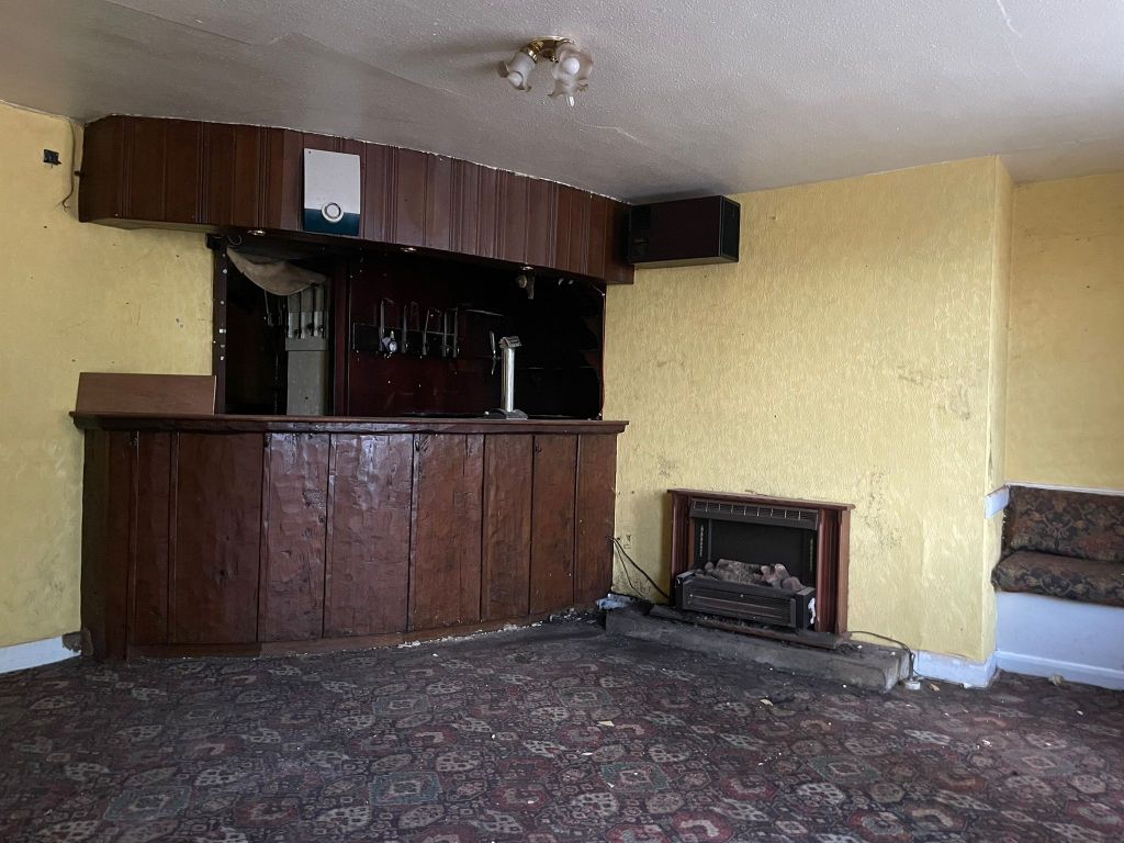 Property photo 2 of 21