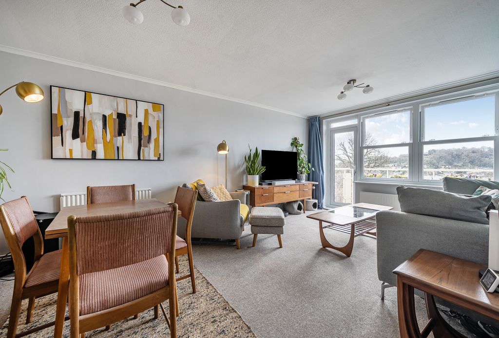 Property photo 1 of 16 Sitting Room