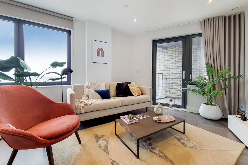 Property photo 2 of 27