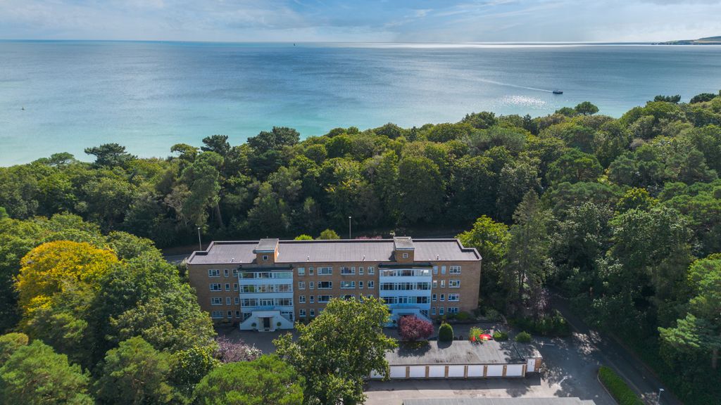 Property photo 1 of 14 Pinebeach Court