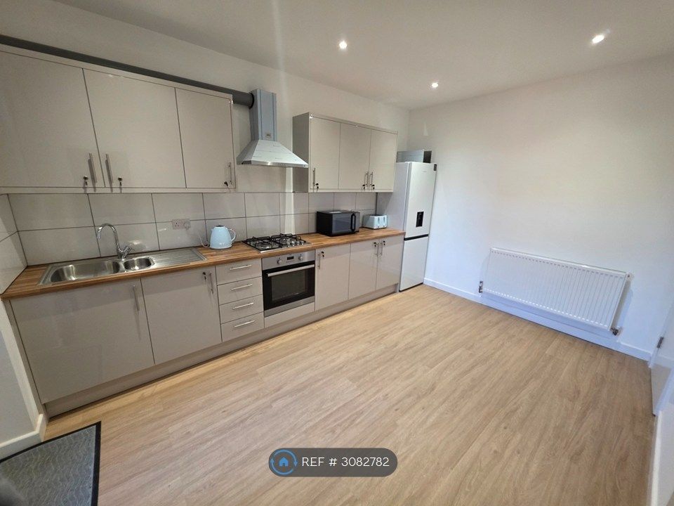 Property photo 2 of 22 Communal Kitchen
